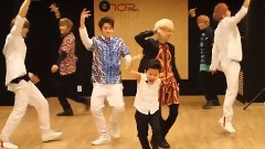 长直发的她 练习室舞蹈版