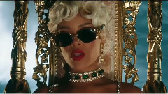 Rihanna - Pour It Up