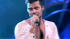 Ricky Martin - Fuego Contra Fuego