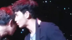 新秀丽红色音乐会