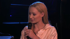 Iggy Azalea - Award Presentation