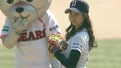 徐贤 & 允儿 开球视频 10/03/28