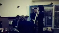 Ren Harvieu - Walking In The Rain