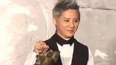 俊秀宝岛拎棕贺端午