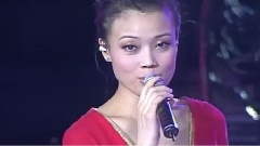 挥着翅膀的女孩