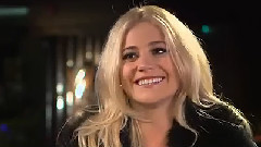 Pixie Lott - The Hot Desk
