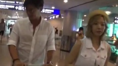 花样爷爷 李瑞镇被人群包围 Sunny快速逃跑