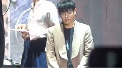 BigBang,T.O.P(Bigbang) - 崔胜铉TOP吃饼干游戏