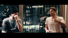 The Chainsmokers - #SELFIE vs ROSES