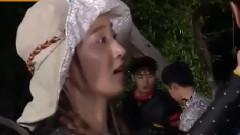 Yuri贴心帮欧巴擦药