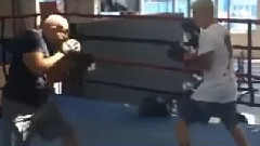 Justin Bieber - Justin Bieber练拳击