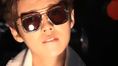 鹿晗 - 鹿晗说他喜欢穿西装玩摇滚!<芭莎每日一搭>