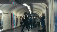 巴黎地铁街头舞者现场演绎