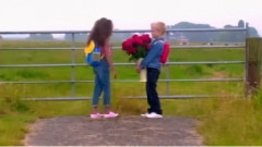 Op De Schoorsteen Staat Een Foto