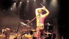 Twenty One Pilots - Holding On To You