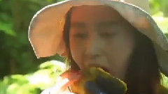 Yuri吃木瓜 发出赞叹声