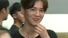 鹿晗 - 路透社 鹿晗表演动物群居生活