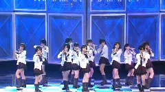 制服が邪魔をする