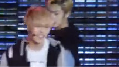 MONSTA X,亨源(MONSTA X) - RUSH-MONSTA X 亨源 雨中表演