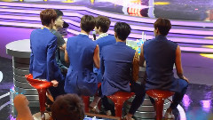 拜托了粉丝 被集体袭胸