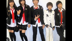 BLACKPINK - Lisa小时候和朋友的合照