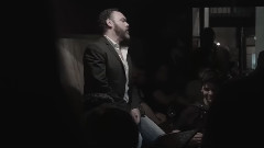 Menina Do Calção Branco