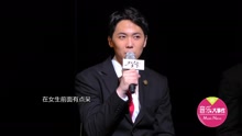 李弘基音乐剧首演 制服诱惑上演心动吻戏