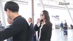 韩国仁川机场出境 林允儿Cut