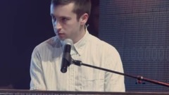 Twenty One Pilots - Holding On To You (Artist to Watch)