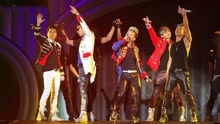 Bigbang - 撩妹！BigBang台湾演唱会背后抱女粉丝引尖叫
