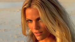 Sexy Beauty Bikini Get Wet