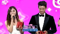 徐仁国,郑恩地(Apink) - 最佳吻戏赏 - tvN10 Awards 现场版 16/10/09