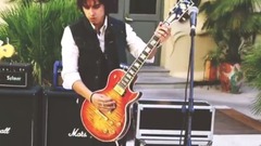 ABRÁZAME MUY FUERTE