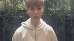 鹿晗 - 为粉丝颁奖