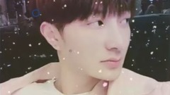 正能量的左其铂