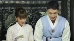 普美&假想老公向娘家长辈行大礼