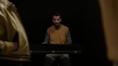 Tul tavol, eleg közel