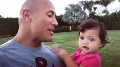 巨石强森给女儿唱生日歌