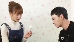 假想老公正幫普美按摩 奶奶刚好进來