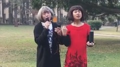 漂亮姐妹花把自己卖了,只为还债