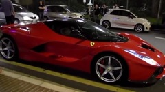 国外土豪开两千万法拉利超跑