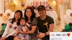 台哥要报报:章子怡汪峰女儿1周岁啦!一家四口同框好温馨