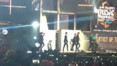 防弹少年团获得2016MAMA年度艺人奖