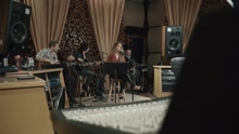 Jessie James Decker - Baby It's Cold Outside (Live in Studio)