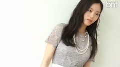 韩国演员姜汉娜写真花絮 黑色皮背心冷酷性感