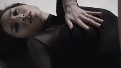 性感美女跪地展露S身躯舞蹈