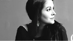 Kapının Önunde Önluk Dikiyi