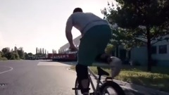 欧美街头帅哥 玩极限自行车