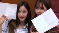 T-ARA 写贺年卡片送越南粉丝