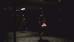 Красивый танец на пилоне